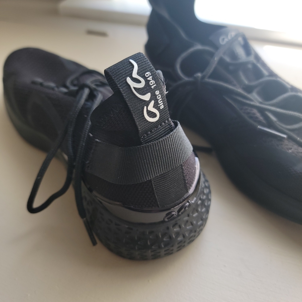 Women's Black Athletic Shoes - Picture 3 of 6